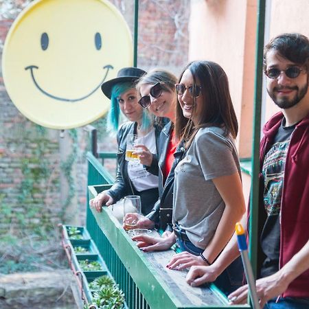 Reveller'S Hostel Dordegol Dış mekan fotoğraf