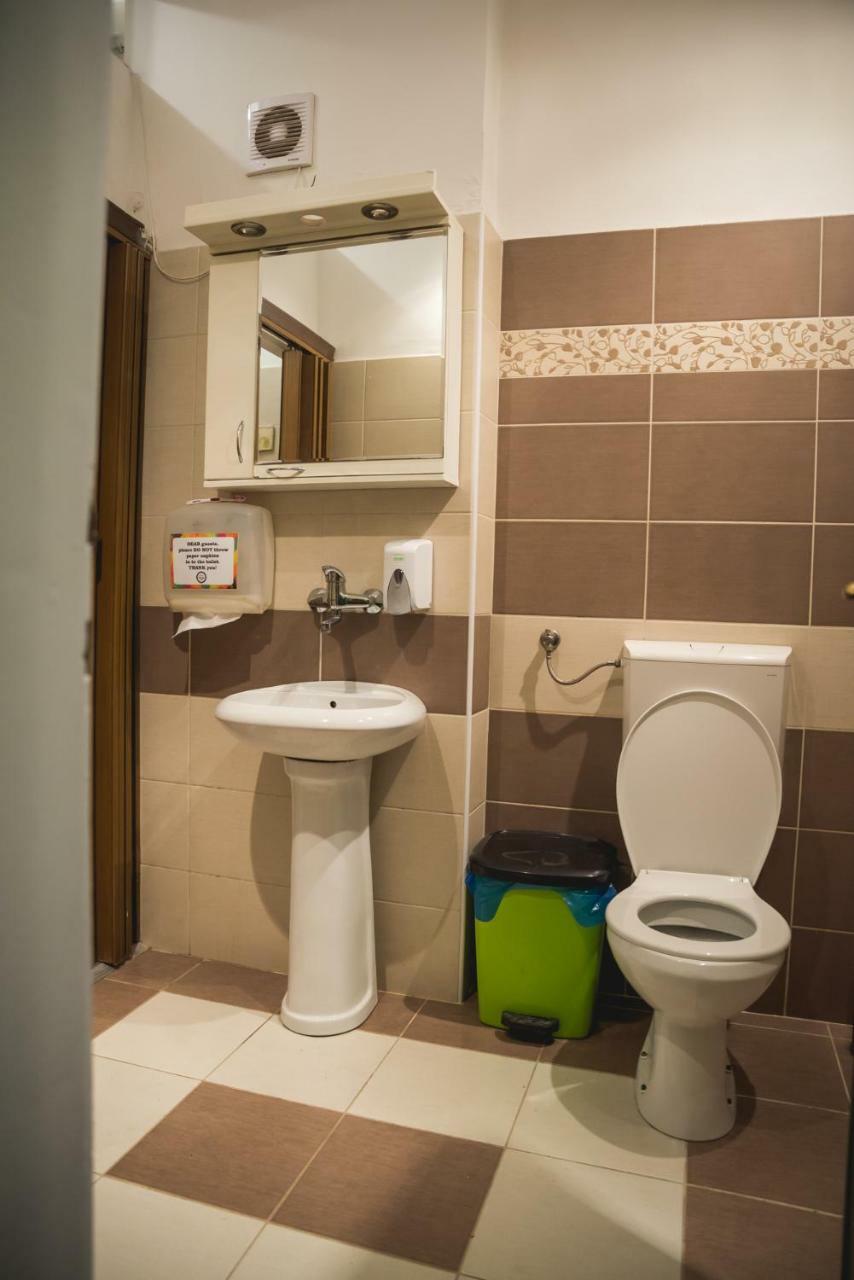 Reveller'S Hostel Dordegol Dış mekan fotoğraf