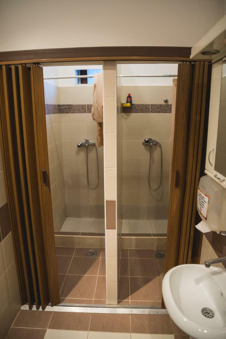 Reveller'S Hostel Dordegol Dış mekan fotoğraf