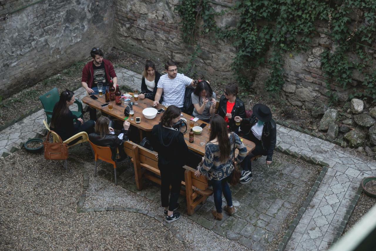 Reveller'S Hostel Dordegol Dış mekan fotoğraf