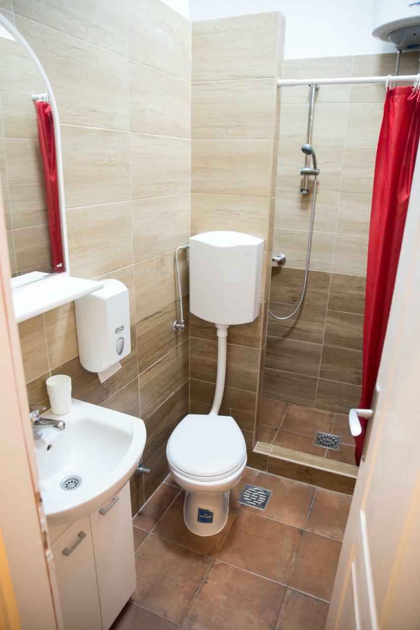 Reveller'S Hostel Dordegol Dış mekan fotoğraf